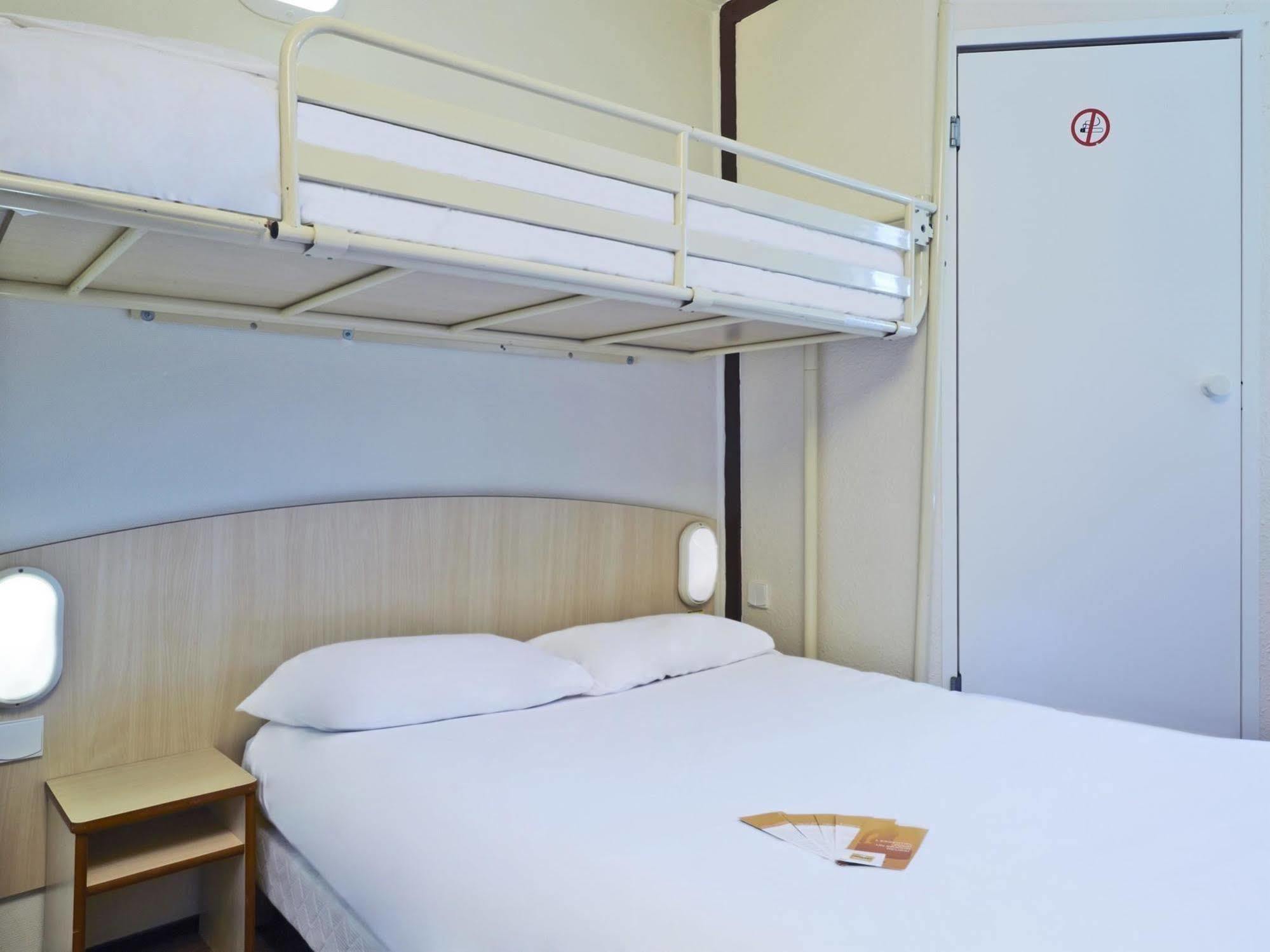 Hotel F1 Lyon Genay Massieux Exteriör bild